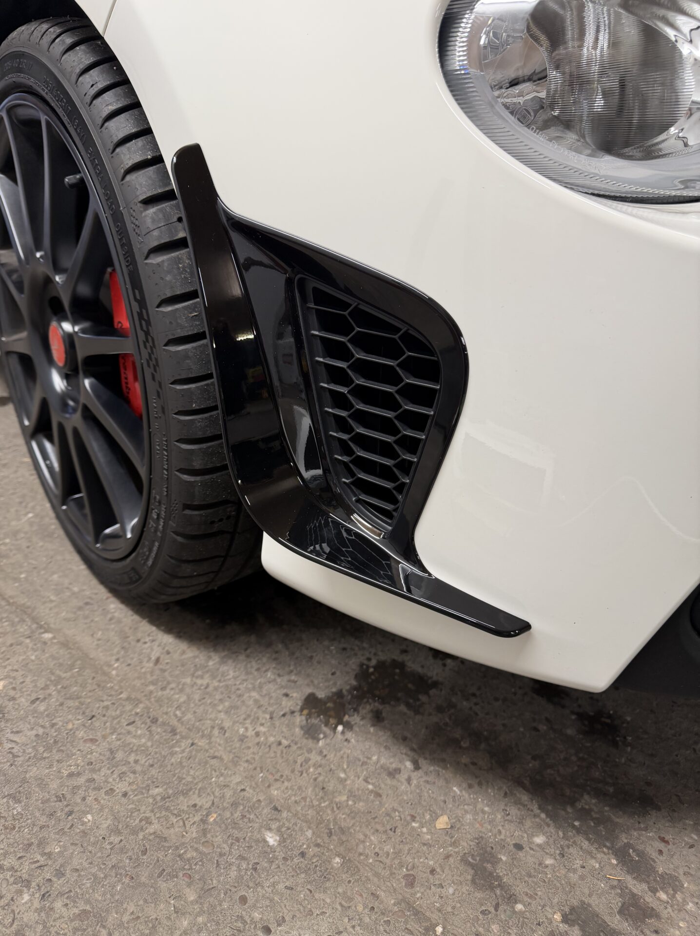 Pair of Air Intake Bumper Canards for Abarth 500 595 695 2016> Gloss Black or Gloss Red - Image 27